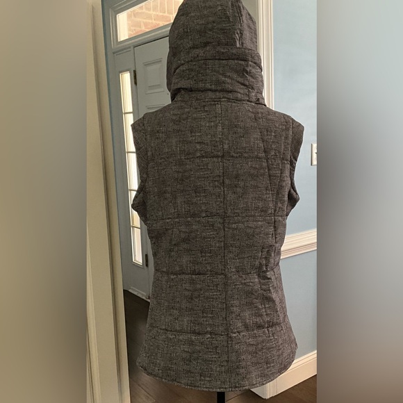 NWT Athleisure Hooded Puffer Jacket Vest Workout Running - Picture 2 of 13